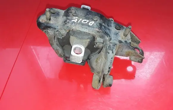 Skoda Fabia Mk1 (6Y) Engine mount bracket NOCODE