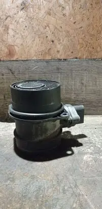 Volkswagen Golf V Mass air flow meter 074906461B