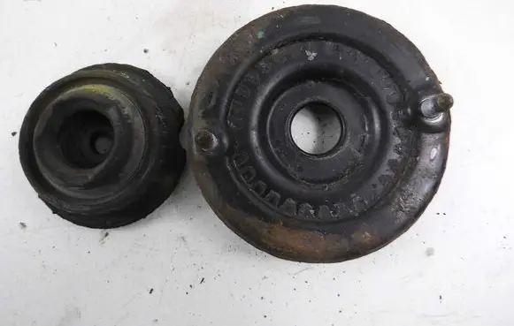 Audi A4 S4 B5 8D Front coil spring rubber mount 