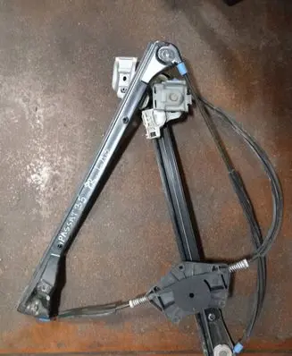 Volkswagen PASSAT B5 Front window lifting mechanism without motor