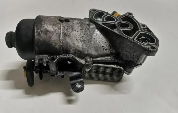 Volvo S60 Oil filter mounting bracket