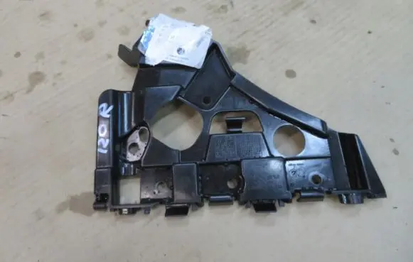 Opel Astra J Front bumper mounting bracket