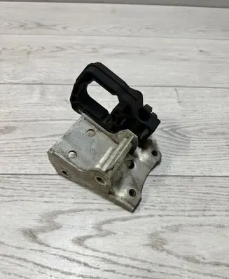 BMW 5 F10 F11 Radiator mount bracket 7186514 7211162 7207152