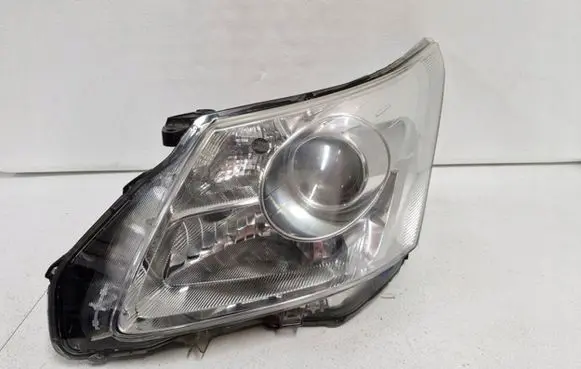 Toyota Avensis T270 Headlight/headlamp