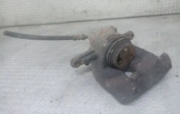 Skoda Roomster (5J) Front brake caliper