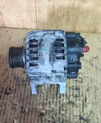 Dacia Duster Generator/alternator 2612717A FG15T057 2116066030