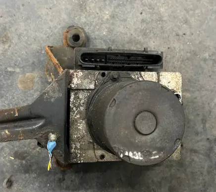 Volkswagen Crafter ABS Pump 240507