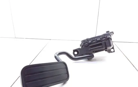 Volkswagen Sharan Accelerator throttle pedal 7M4723507E YM219F836HB