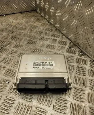 Volkswagen PASSAT B5.5 Engine control unit/module 4B0906018CG 26SA7389
