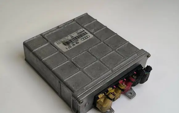 Audi A8 S8 D2 4D Engine control unit/module 4D0907557K 26SA4698 0261204375