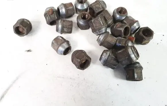 Chrysler Pacifica Nuts/bolts 