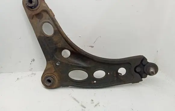 Opel Vivaro Front lower control arm/wishbone 8200395007 93853464