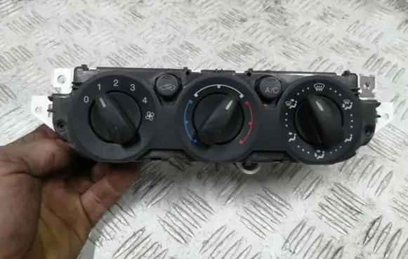 Ford Focus Climate control unit 7M5T19980AA 69607332 P69002339014028