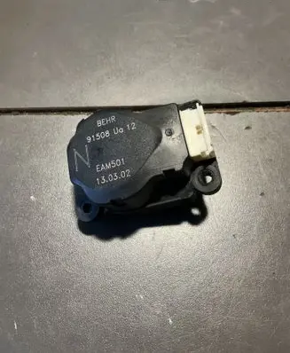 Mercedes-Benz S W220 Air flap motor/actuator 91508UA12 EAM501 130302