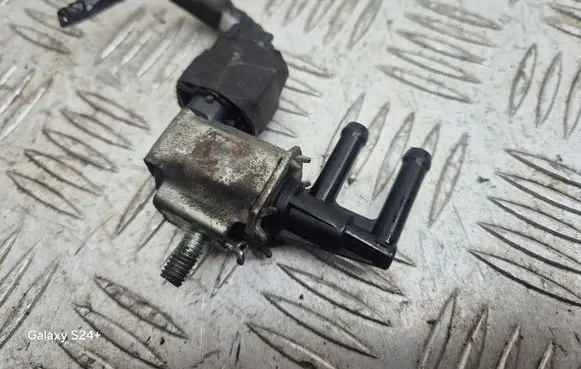 Mazda 6 Vacuum valve K5T48582