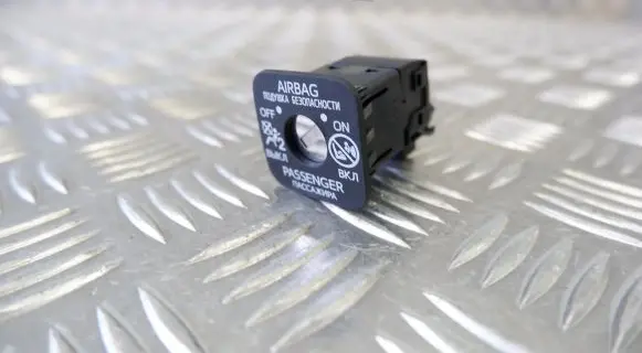 Toyota Yaris XP210 Passenger airbag on/off switch 6906502010