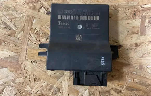 Audi A8 S8 D3 4E Gateway control module 4F0907468D 4F0910468A