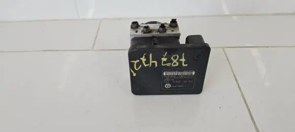Volkswagen Golf V ABS Pump 1K0907379M 00004427D1 10096003523