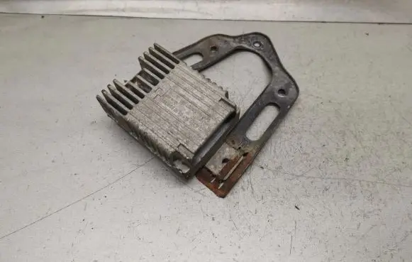 Mercedes-Benz A W168 Coolant fan relay A0275458032