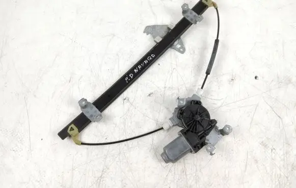 Nissan Navara D40 Front door window regulator with motor 402122B