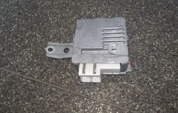 Toyota Avensis T250 Power steering control unit/module 8965005040