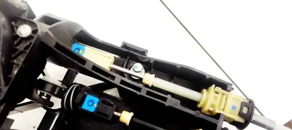 Opel Insignia A Gear shift cable linkage 55583307