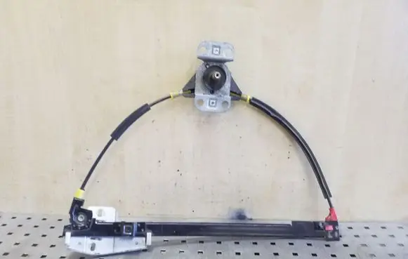 Rear door manual window regulator