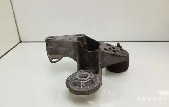 Audi A4 S4 B6 8E 8H Engine mounting bracket 8E0199351C