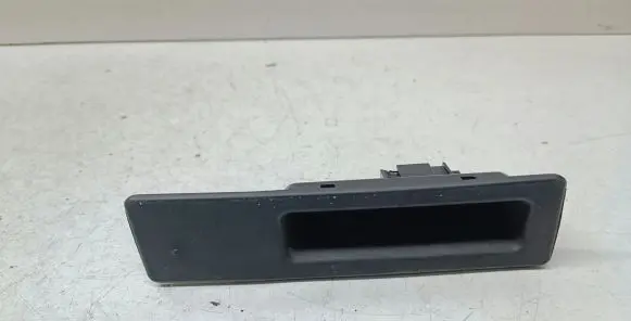 BMW 2 F46 Tailgate/trunk/boot exterior handle 7368752 51247368752