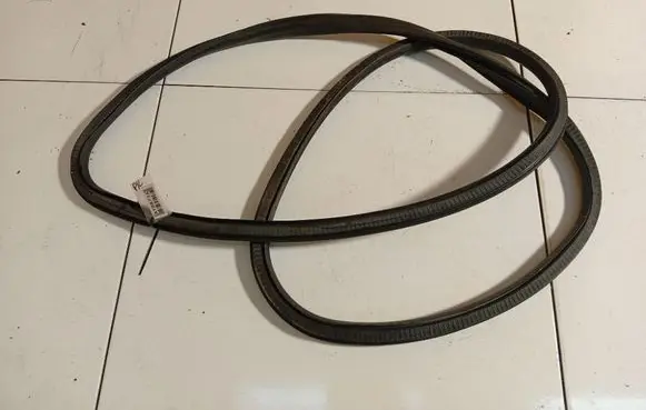Opel Insignia A Rubber seal front coupe door 