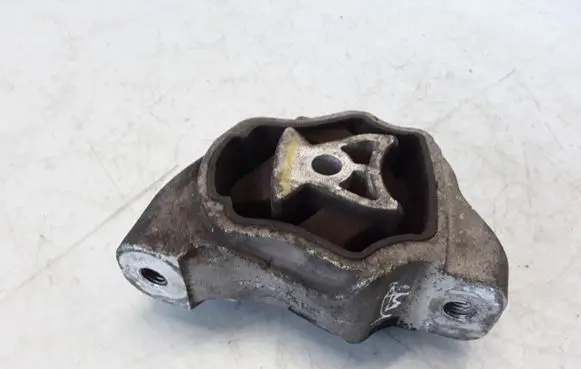 Volvo XC60 Engine mounting bracket 8070M18