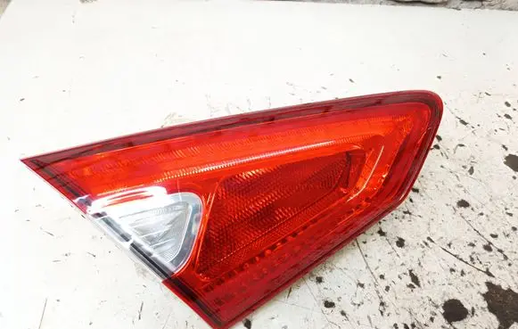 Nissan Pulsar Tailgate rear/tail lights