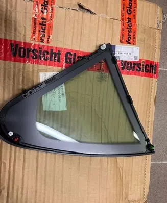 Mercedes-Benz C W204 Rear side window A2047303600