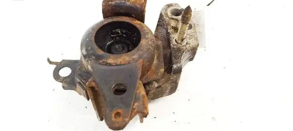 Toyota Yaris Engine mount bracket 
