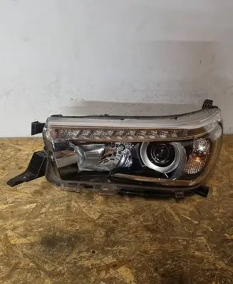 Toyota Hilux (AN120, AN130) Headlight/headlamp W121V
