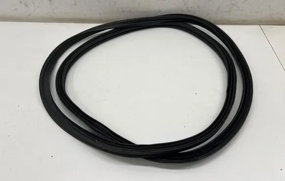 Nissan Qashqai J12 Trunk rubber seal (body) 