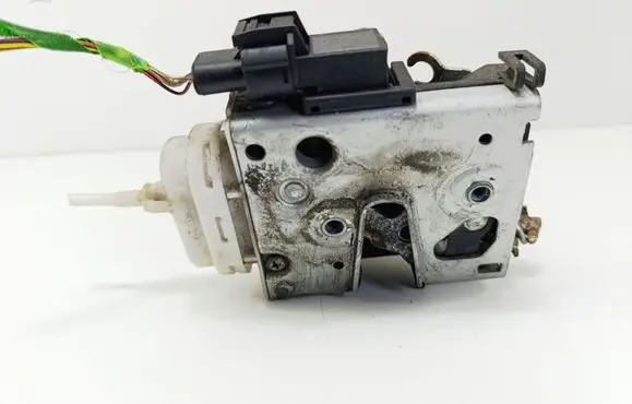Audi A4 S4 B5 8D Front door lock 8D1837016A