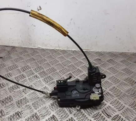 Opel Astra H Front door lock 13216750
