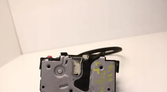 Opel Meriva B Rear door lock 