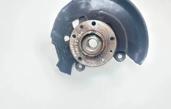 Nissan Qashqai Front wheel hub spindle knuckle