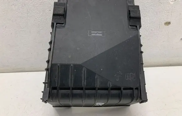 Volkswagen Caddy Fuse box cover 1K0937132F 017180061