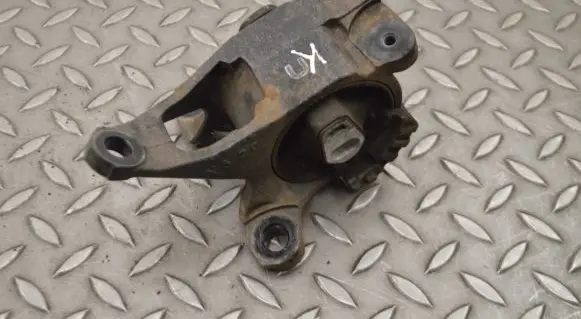 Mazda 6 Engine mount bracket
