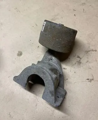 BMW 5 F10 F11 Sway bar bush bracket, rear 6799246 13807410
