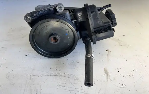 Mercedes-Benz Sprinter W906 Power steering pump a0064664701 7693900514
