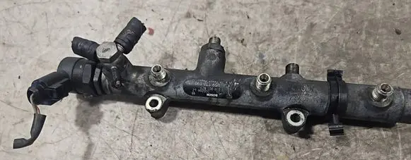Volkswagen Touareg I Fuel main line pipe 059130090J 0002662 F00R001823