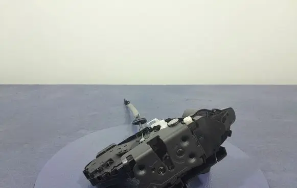 Volvo XC60 Rear door lock 30799322