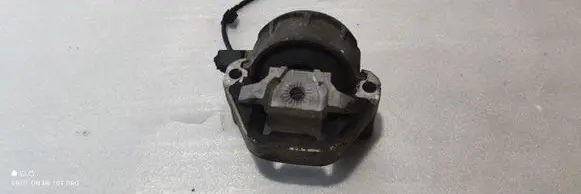 Engine mount bracket