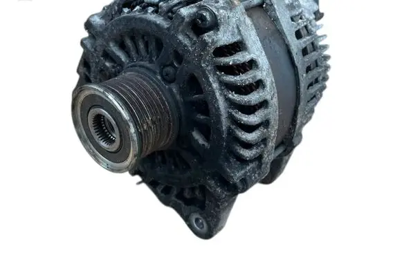 Opel Vivaro Generator/alternator 231009096R
