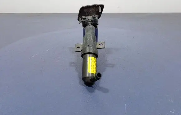 Volkswagen PASSAT B5.5 Windshield washer spray nozzle 3C0955104A