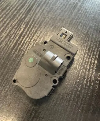 BMW 1 F20 F21 Air flap motor/actuator 1015556h